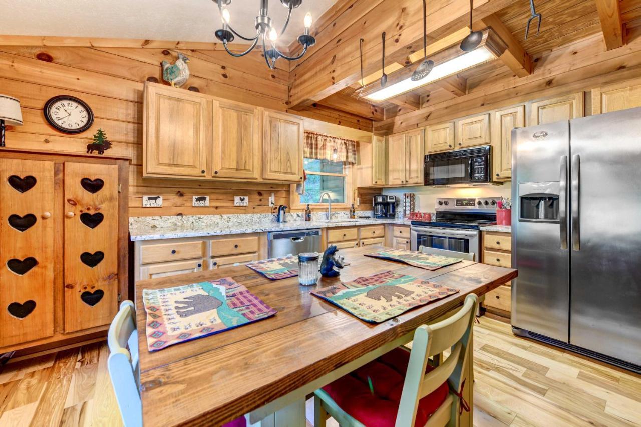 Waynesville Cabin With Covered Deck And Fire Pit! Lake Junaluska Экстерьер фото