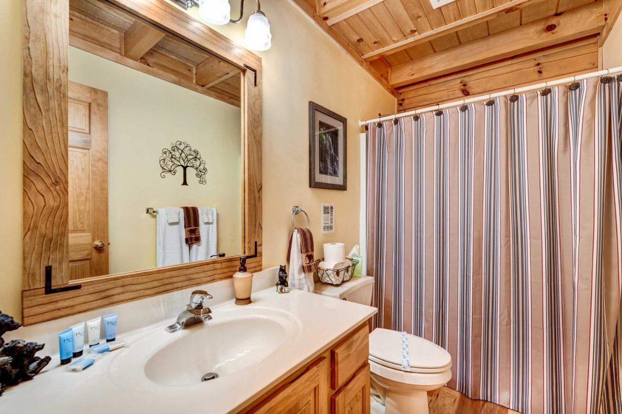 Waynesville Cabin With Covered Deck And Fire Pit! Lake Junaluska Экстерьер фото
