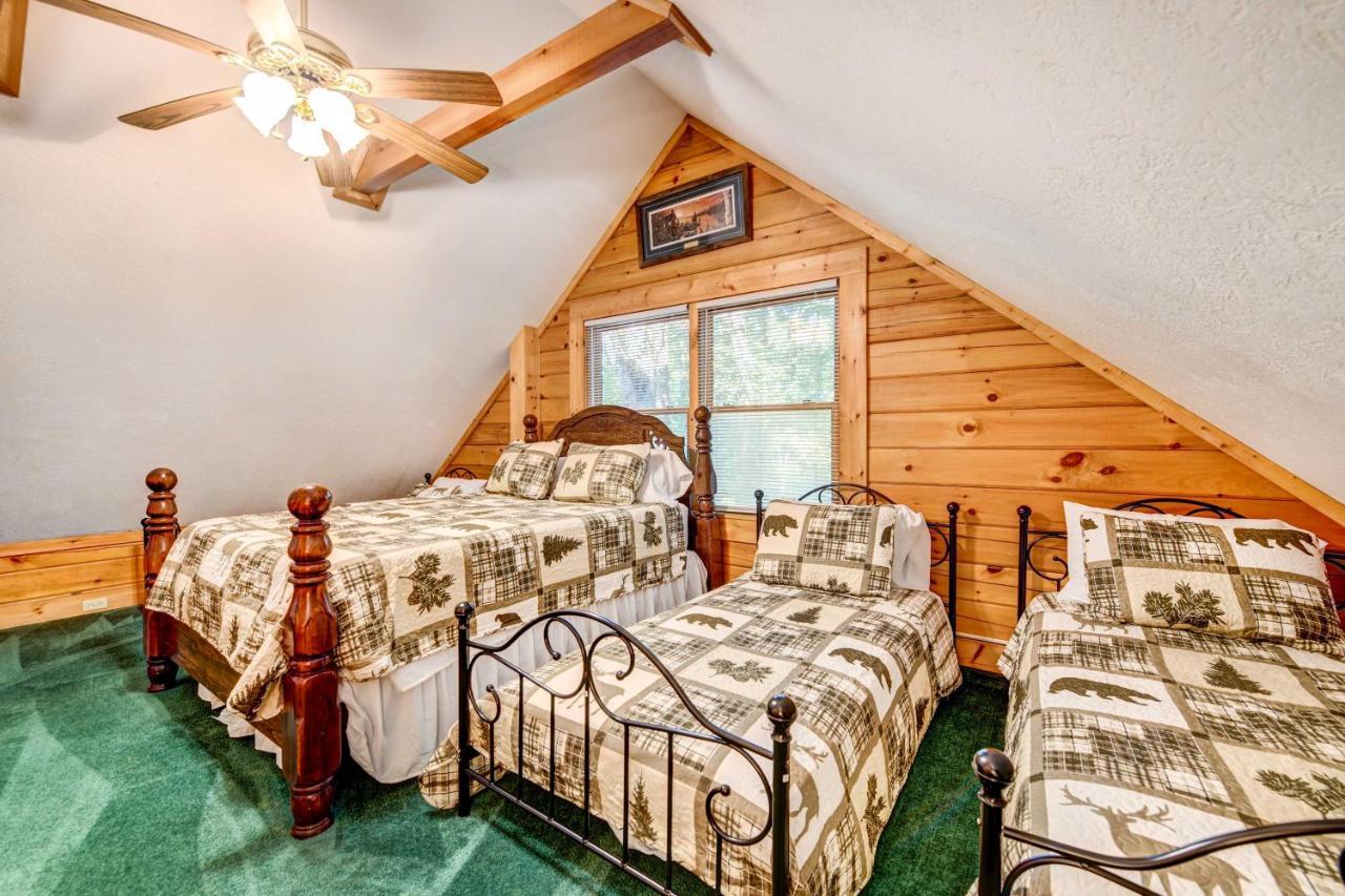Waynesville Cabin With Covered Deck And Fire Pit! Lake Junaluska Экстерьер фото