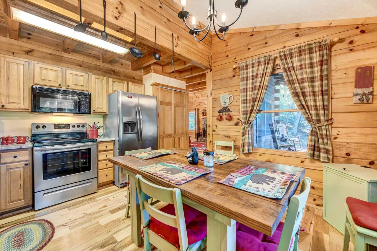 Waynesville Cabin With Covered Deck And Fire Pit! Lake Junaluska Экстерьер фото