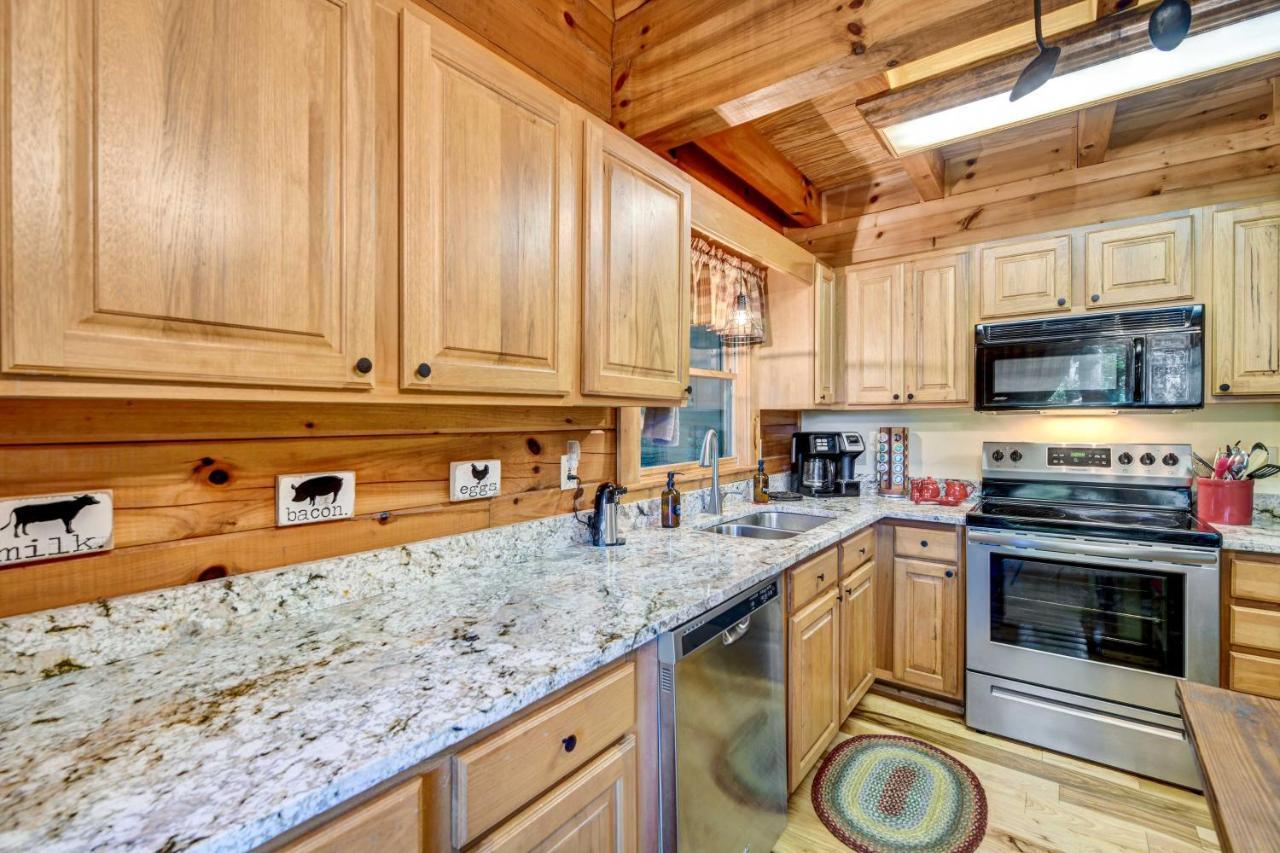 Waynesville Cabin With Covered Deck And Fire Pit! Lake Junaluska Экстерьер фото